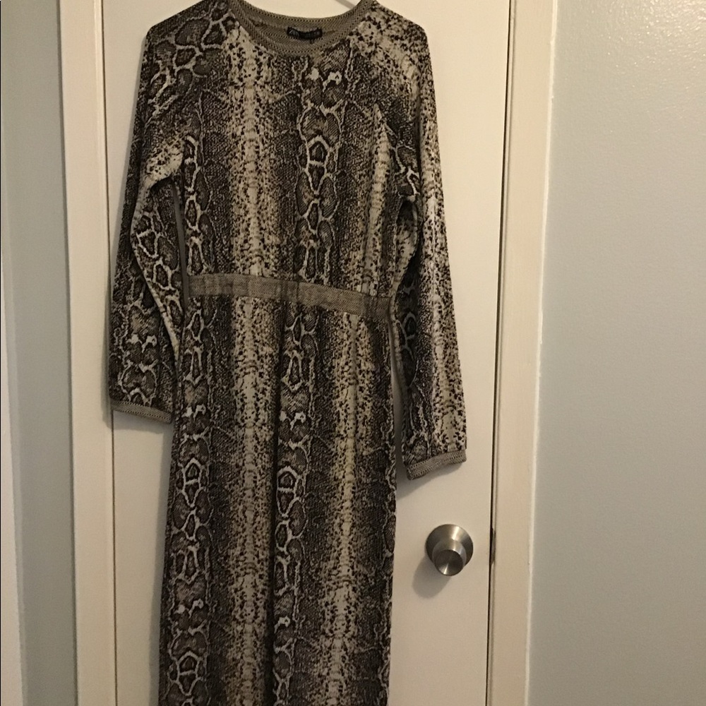 Beautiful snakeskin print sweater dress.